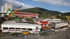 En la explanada de A Escravitude apenas quedan cuatro vagones y las dos cabezas motrices del Alvia