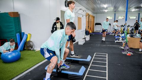 Hugo Rama y Oier Luengo trabajan en el gimnasio de El Requex�n