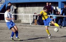 En la imagen de archivo, partido entre el Lamp�n (de blanco) y el Tarago�a en A Mina. 