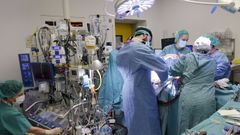 Actividad en un quir�fano del Chuac