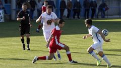 Imagen del partido entre el Boiro y el O Pino.