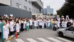 Concentraci�n de m�dicos frente al Chuac (A Coru�a).