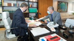 El presidente de la Xunta y el alcalde de O Incio, en la reuni�n que mantuvieron este martes en Santiago y en la que acordaron colaborar con el proyecto de Manuel Gallego Jorreto en Laiosa