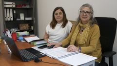 De izquierda a derecha, Eva Castro y Montserrat Garc�a, secretaria y presidenta de Affinor, en las oficinas de la asociaci�n