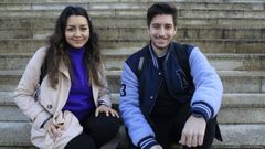 La mexicana Vianey Navarro, y el argentino Gonzalo Taboada, en el campus sur de la USC; ambos estudiantes internacionales