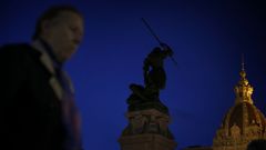 A CORU�A. PLAZA DE MAR�A PITA EN PENUMBRA. POCA ILUMINACI�N.