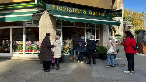 Colas en la florister�a Guill�n