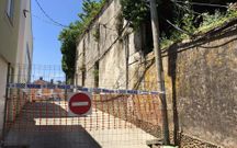 La v�a fue vallada el 16 de junio por el peligro de derrumbamiento. 