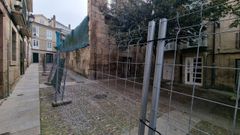 Una valla rodea el edificio del viejo colegio Santa Mar�a Goretti.