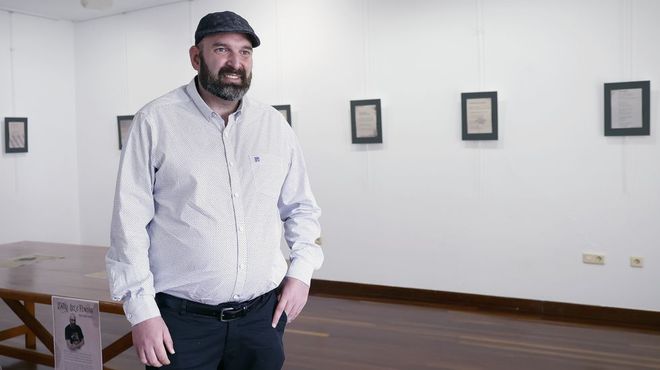 <span lang= gl >Catorce poemas de Brais Abu�n est�n expostos na casa de cultura de Noia</span>