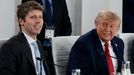 Sam Altman, CEO de OpenAI, y Donald Trump, presidente de EE.UU, en una foto de archivo