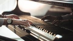 Imagen de archivo de un msico tocando el piano