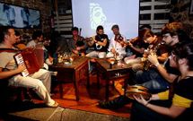 La pol�mica por la actividad cultural en los locales de ocio nocturno sigue viva en Raxoi.