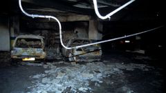 El fuego empez� en un coche y se extendi� por todo el garaje