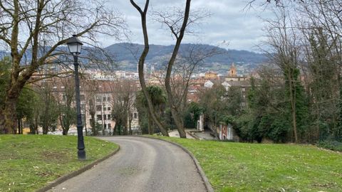 Vistas de Oviedo desde los Jardines de La Rodriga