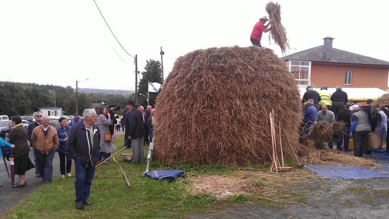 Los vecinos recrean la tradicional malla, en una imagen de archivo