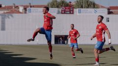 Migui celebrando el primer gol del partido ante el Lealtad de Villaviciosa