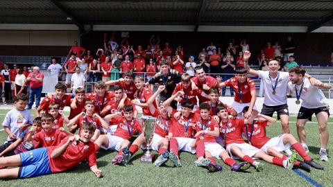 El Sof�n cadete, con su afici�n.