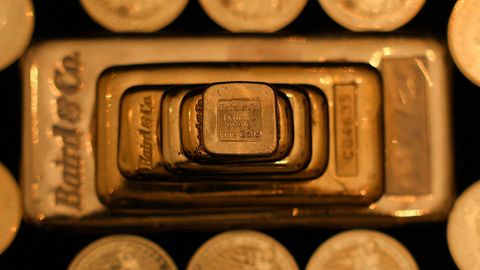 Lingotes y monedas de oro