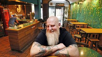 Kiko, due�o de La Juakina, en Ronda de Don Bosco, 7, en Vigo.