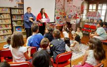 Imagen de una actividad reciente en la biblioteca de Escair�n.