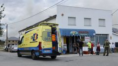 Una de las ambulancias que se desplazó el domingo a atender a los brigadistas heridos