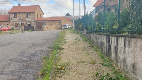 Aceras en mal estado en el ncleo de Anos