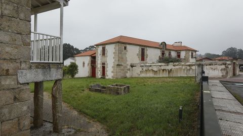 La ampliación de la pista obligó a cambiar de ubicación un pazo y tres casas grandes, un conjunto declarado de protección, situadas en Culleredo. De las obras se hizo cargo Aena. Ángel manso