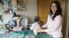 Laura, en el espacio de su casa en el que da vida a Reinita Casta�a