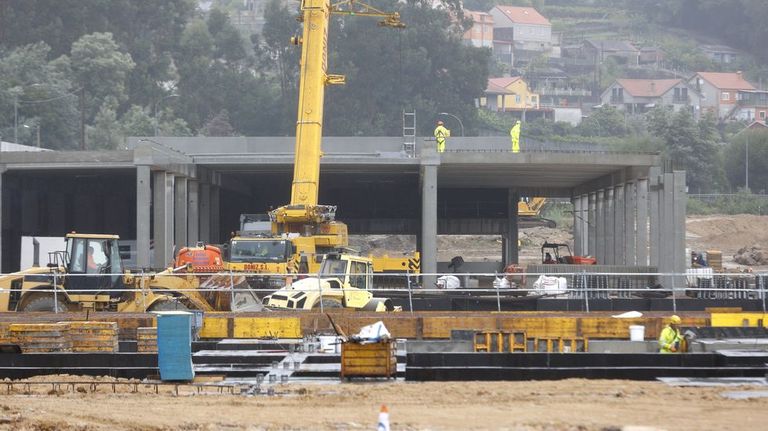 Las obras del polgono de O Vao, encajonadas entre la carretera que va de Pontevedra a Vilagarca y la AP-9.