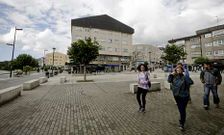 La plaza, que une el paseo con la calle Constituci�n, se peatonaliz� recientemente. 