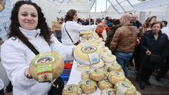 Quesos en la Feira do Queixo de Friol e Pan de Ous�