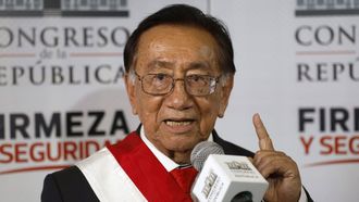 Jos� Mar�a Balc�zar, nuevo presidente interino de Per�