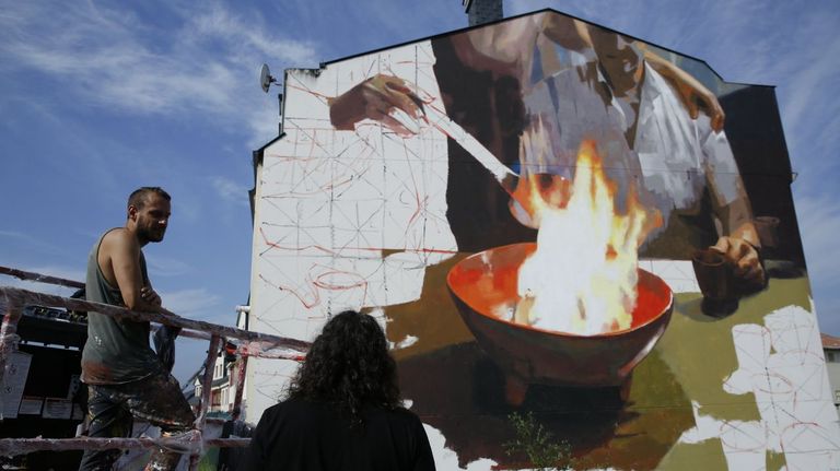 Creaci�n de un mural en Cambre dentro del Crom�tico Mural Fest de 2019