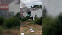 Imagen de la vivienda que ardi esta tarde en Sarria