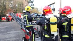 Foto de archivo de una intervenci�n de los bomberos del parque de Viveiro