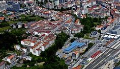 El nuevo vial ir� por la franja arbolada del centro de la imagen, entre los edificios y la estaci�n.