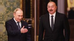 Vladimir Putin junto al presidente azer, Ilham Aliyev.