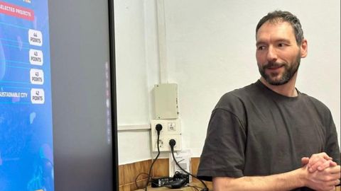 Guillermo Rico, profesor de La Gesta yuno de los 10 finalistas del prestigioso premio Educa Abanca 2025 al Mejor Docente de Espaa en la categora de Educacin Primaria