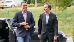El presidente del Gobierno, Pedro S�nchez, junto al presidente de Aernnova, I�aki L�pez, a su llegada al parque tecnol�gico de �lava.