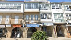 El inmueble en el que se subastan los pisos est� ubicado en la avenida de Castelao.