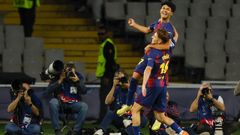 Dro, jugador gallego fichado por el PSG, celebrando un gol con el Barcelona