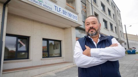 Amador Muoz, delante del edificio, donde ya hay un piso piloto que se puede visitar
