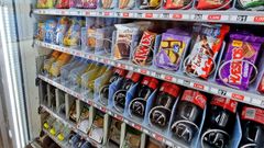 Mquina expendedora con productos ultraprocesados