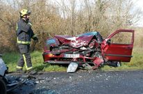 El coche que conduc�a el fallecido qued� completamente destrozado por el impacto. 