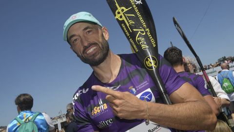 El asturiano Walter Bouzn Snchez campen en k1, a su llegada a Ribadesella despus de participar en el Descenso Internacional del Sella, este sbado