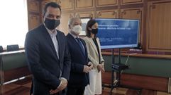 Sergio V�zquez Torr�n, Jos� Tom� e Isabel Pardo de Vera, este viernes en el Ayuntamiento de Monforte