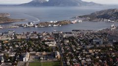 Imagen a�rea de Bodo con el campo de f�tbol en primer plano