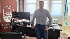 El regidor de Foz, Francisco Cajoto, esta ma�ana en el despacho de la alcald�a