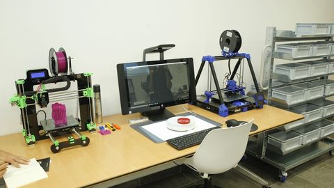 Escner e impresora 3D, para practicar con expertos y compartir ideas con la tecnologa ms avanzada, antes de llevarla al aula